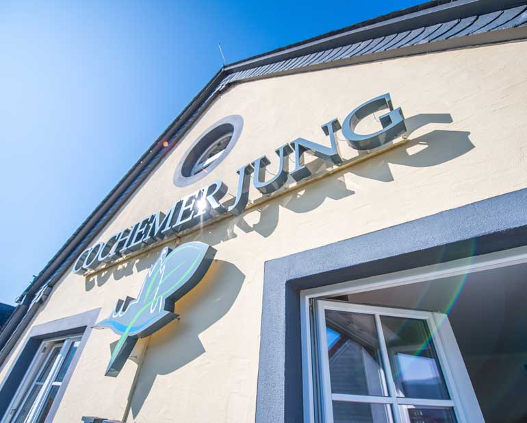 Hotel Cochemer Jung Außenansicht mit Logo