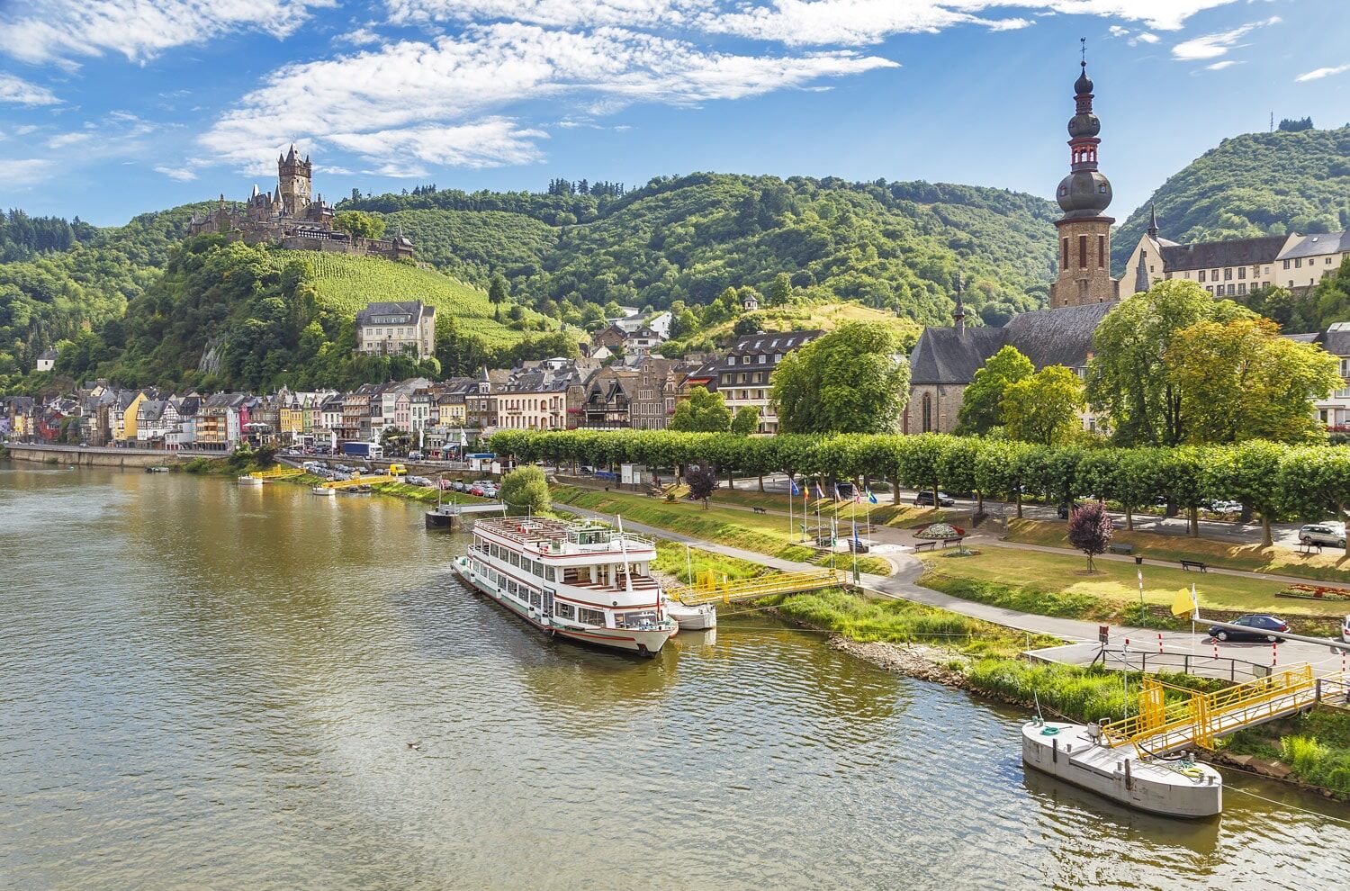 Shutterstock_151980746_Cochem Castle, Germany and Mosel river